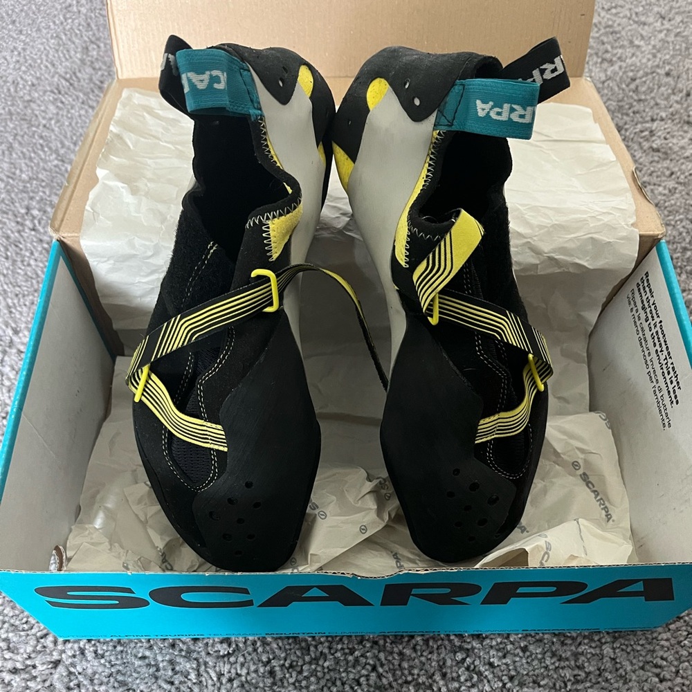 Brand new Scarpa Veloce Black and Yellow Climbing Shoes M 45 1/2
